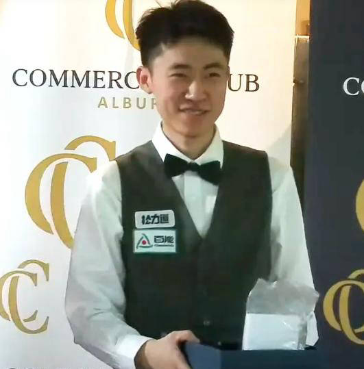 比战中以, 麦克吉尔, 在与世界冠 比战中以, 麦克吉尔, 在与世界冠